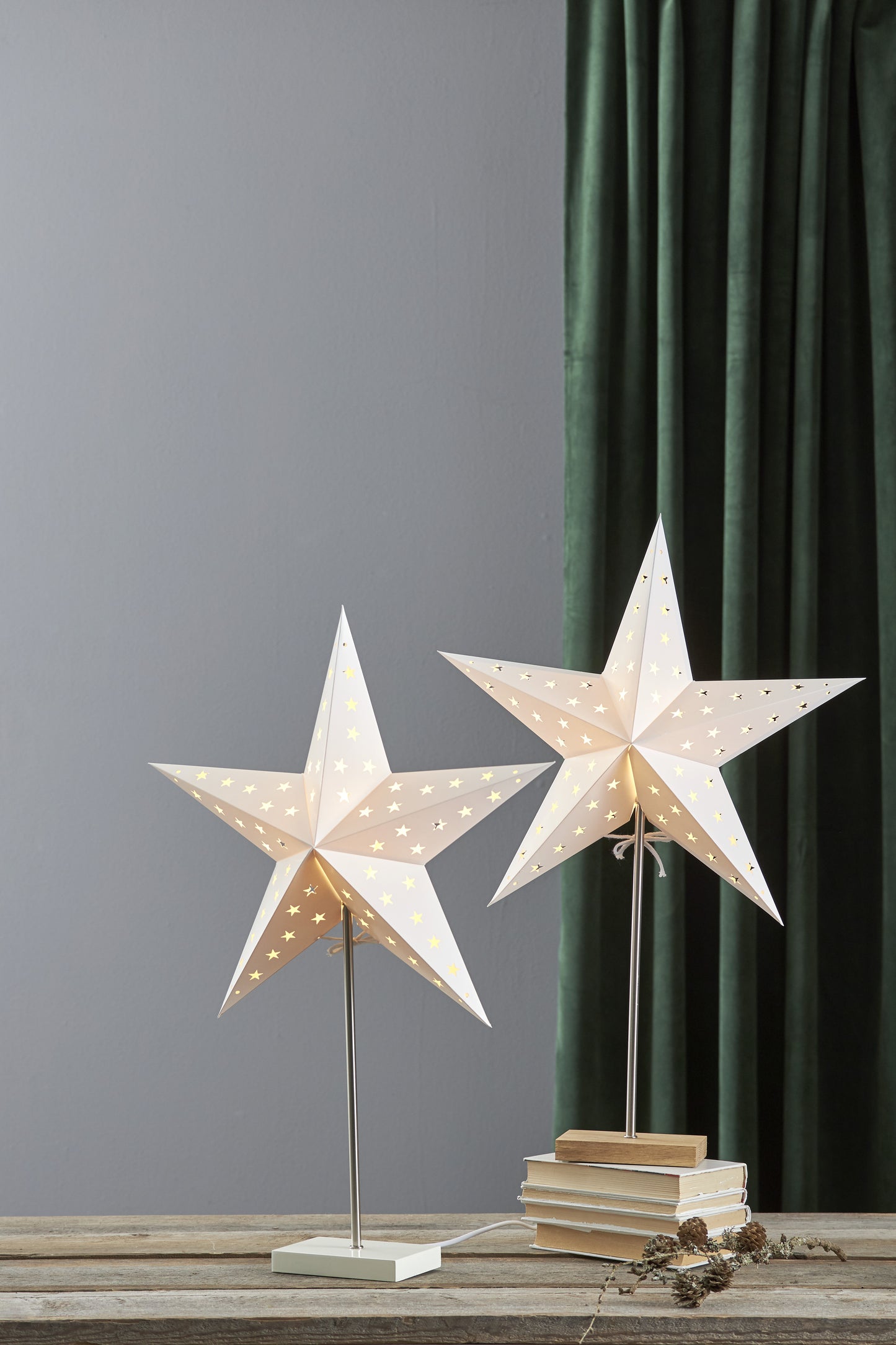 Star Trading Standleuchte "Combi-Pack" Material: Metall/Holz/Papier, Farbe: creme/eiche oder creme/weiß, ca. 65x43 cm (Stern), ca. 52,5x20 cm (Lampe), Vierfarb-Karton