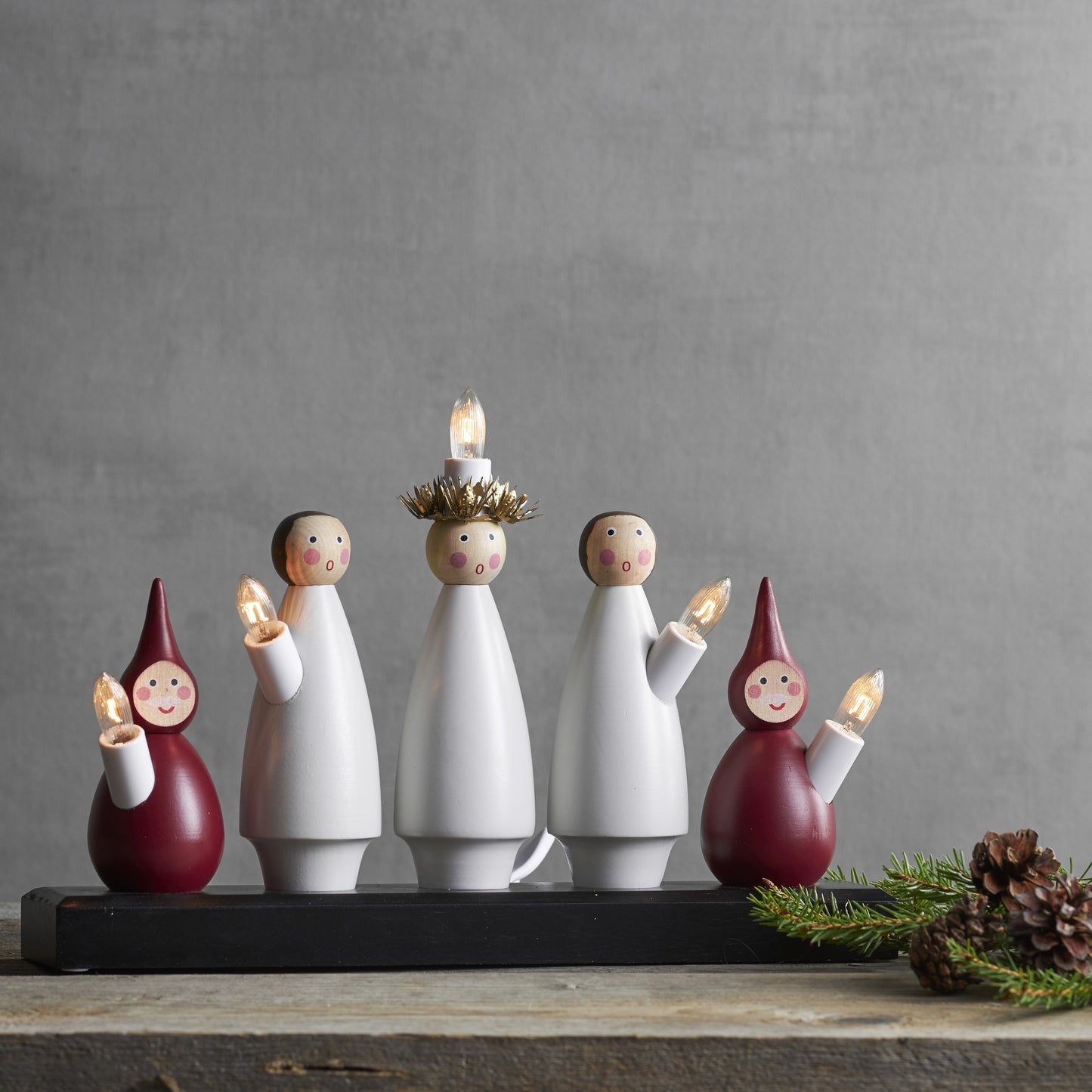 Star Trading Fensterleuchter "Luciakör" 5-flammig, Material: Holz, bunt, ca. 22x33 cm, Vierfarb-Karton